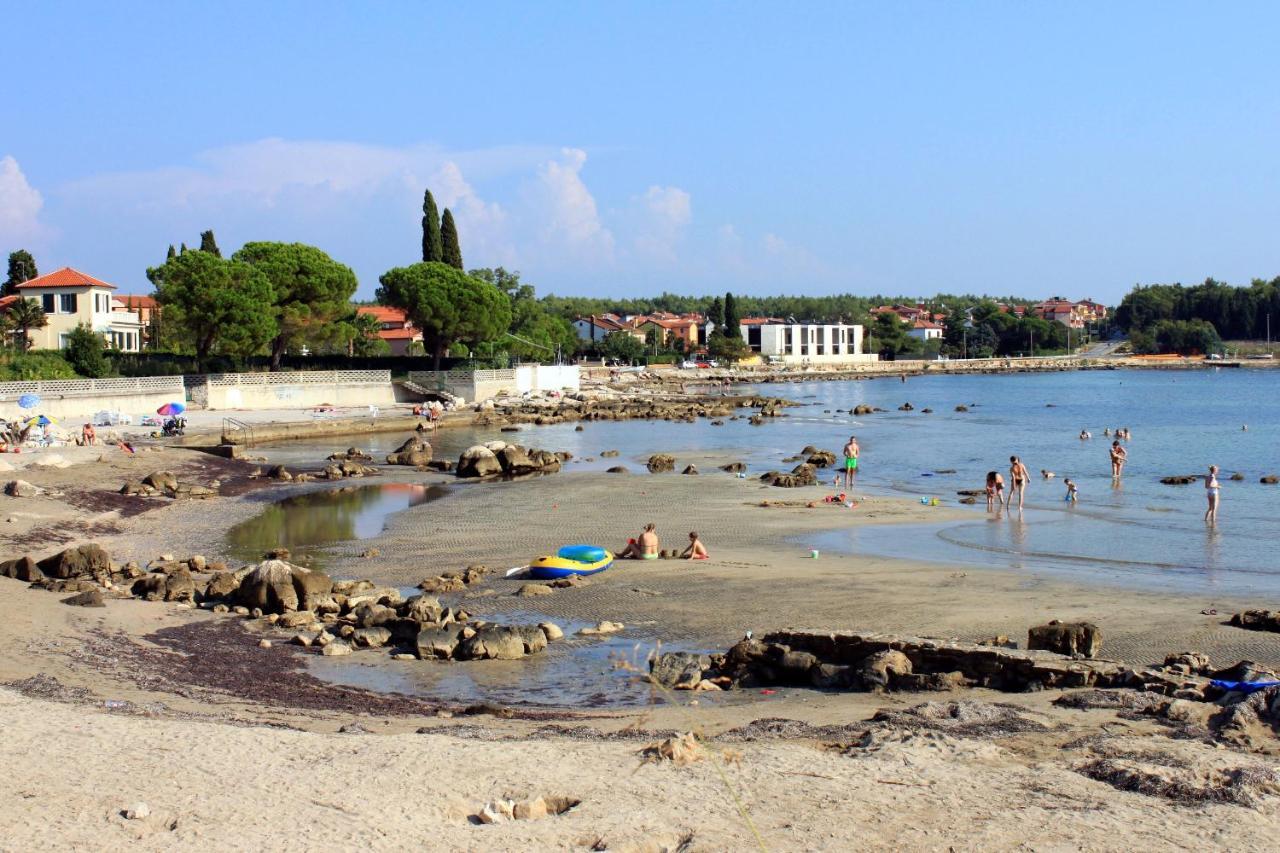 Apartments With A Parking Space Zambratija, Umag - 7059 Eksteriør billede