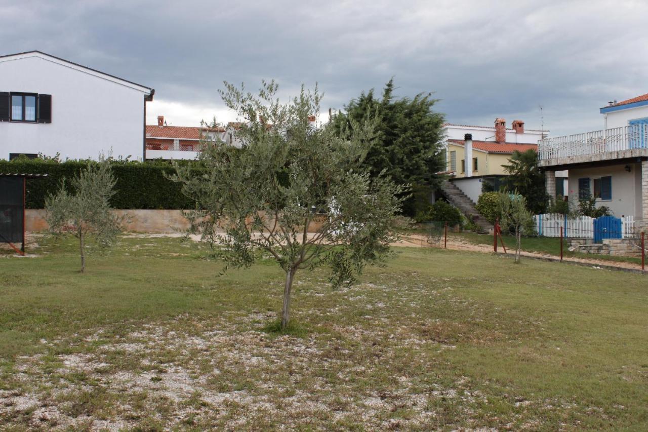 Apartments With A Parking Space Zambratija, Umag - 7059 Eksteriør billede